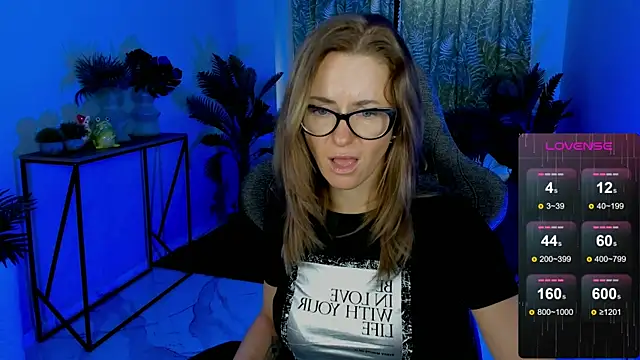 LadyIzabel online show from 11/06/25, 08:29