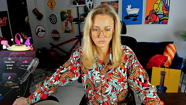 LadyIzabel online show from 05/11/26, 05:42