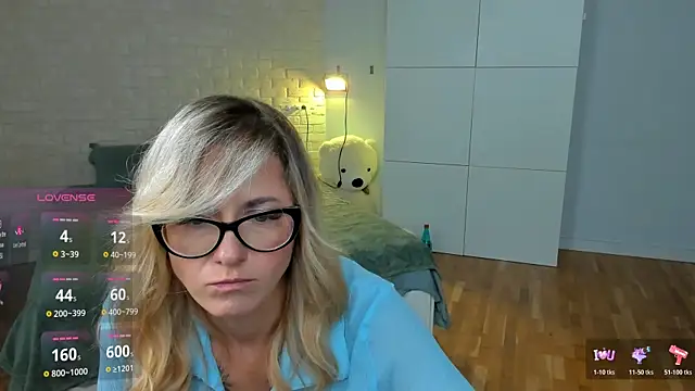 Snapshot of LadyIzabel chatting on 06/26/26, 11:49 LadyIzabel online show from 06/26/26, 11:49