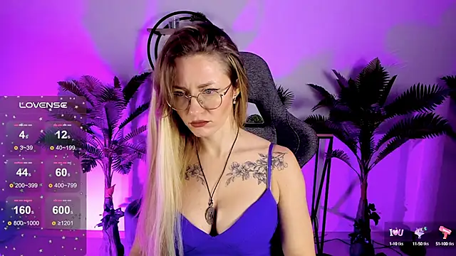 Snapshot of LadyIzabel chatting on 12/16/24, 05:59 LadyIzabel online show from 12/16/24, 05:59