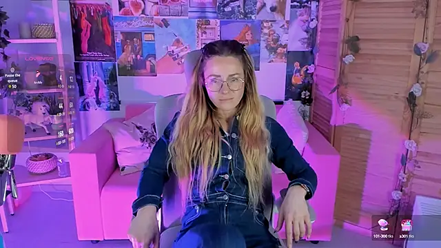 Snapshot of LadyIzabel chatting on 01/18/25, 11:54 LadyIzabel online show from 01/18/25, 11:54