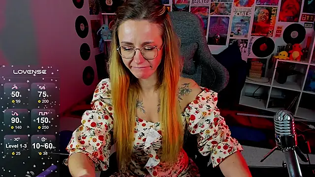 Snapshot of LadyIzabel chatting on 12/13/24, 08:51 LadyIzabel online show from 12/13/24, 08:51