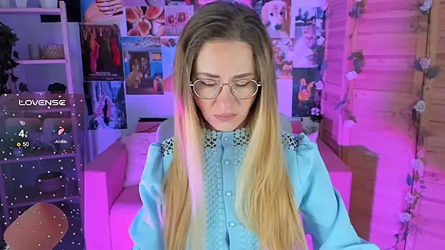 Snapshot of LadyIzabel chatting on 02/08/25, 05:40 LadyIzabel online show from 02/08/25, 05:40