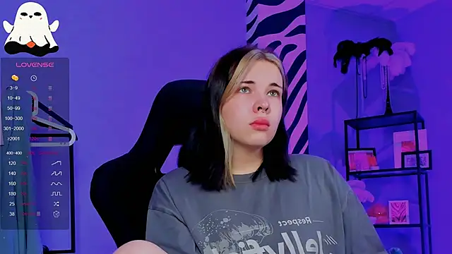 AliceSunday online show from 10/23/25, 01:59