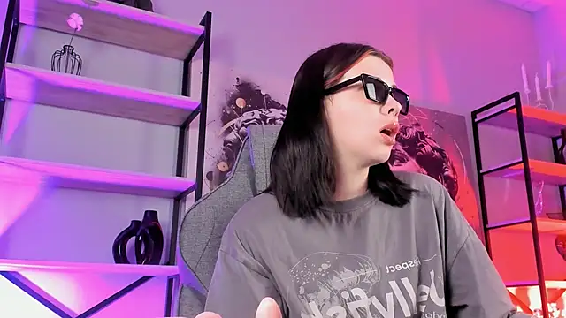 AliceSunday online show from 09/15/25, 10:59