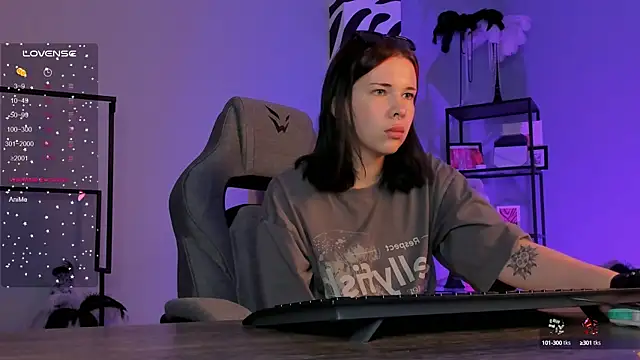 AliceSunday online show from 09/26/25, 01:56
