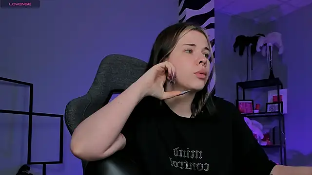 AliceSunday online show from 11/24/25, 02:22