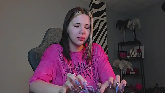 AliceSunday online show from 12/02/25, 03:19