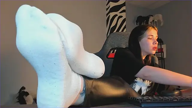 AliceSunday online show from 11/28/25, 02:01