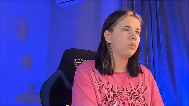 AliceSunday online show from 10/30/25, 02:10