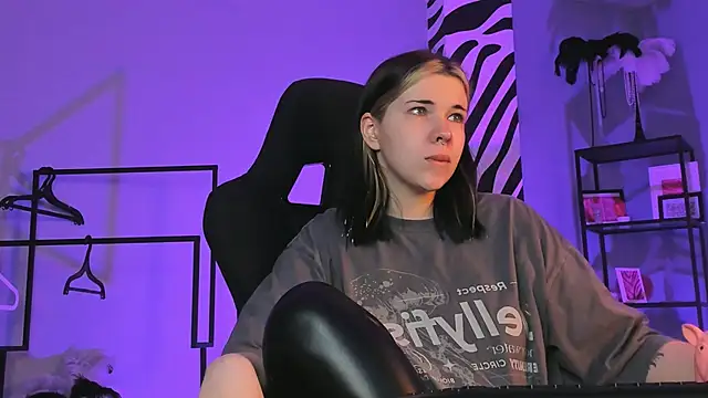 AliceSunday online show from 11/06/25, 02:04