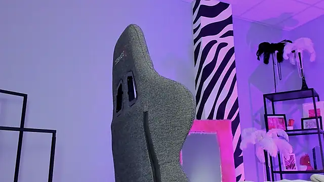 AliceSunday online show from 11/17/25, 02:15