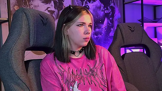 AliceSunday online show from 10/31/25, 08:33