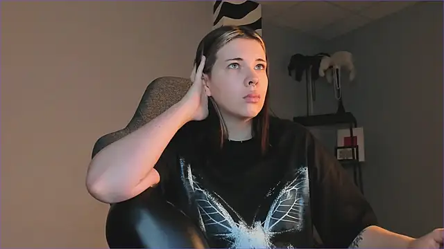 AliceSunday online show from 11/29/25, 04:56