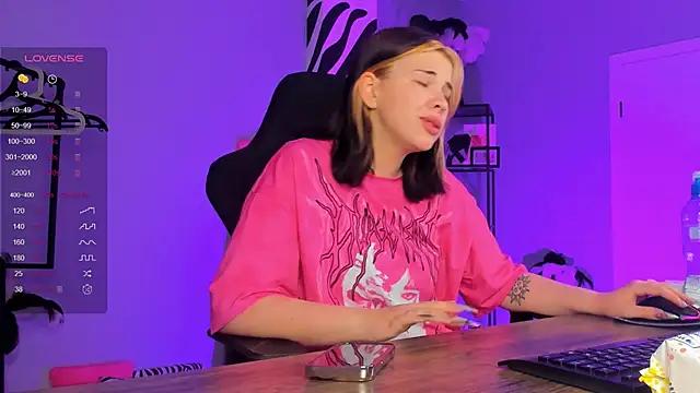 AliceSunday online show from 10/07/25, 02:01