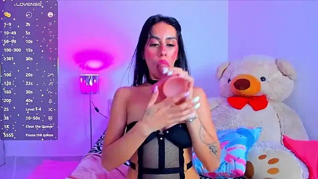 Snapshot of Lunadahia chatting on 10/24/25, 10:03 Lunadahia online show from 10/24/25, 10:03