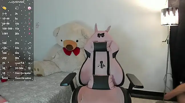 Snapshot of Lunadahia chatting on 01/23/25, 11:26 Lunadahia online show from 01/23/25, 11:26