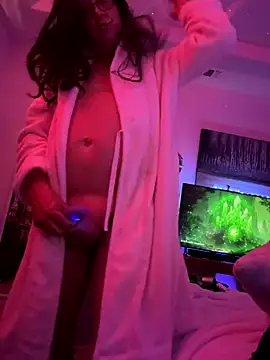 NinasNylonz online show from 11/14/25, 12:20