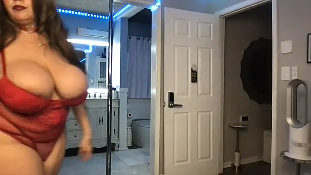 curvyfunlover online show from 10/28/25, 10:47