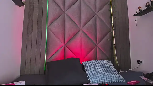 BriaConner  online show from 11/22/25, 02:43