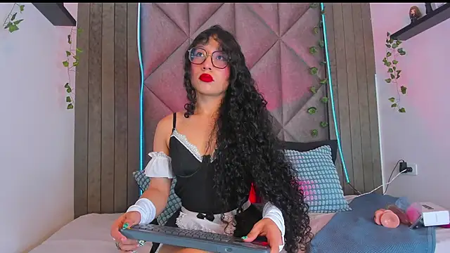 BriaConner  online show from 11/10/25, 02:05