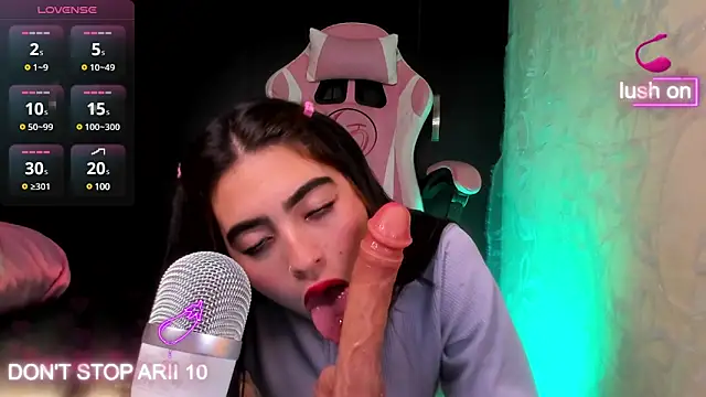 Snapshot of Arii_vega_ chatting on 01/28/25, 03:04 Arii vega online show from 01/28/25, 03:04