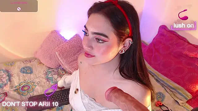 Snapshot of Arii_vega_ chatting on 12/21/24, 12:31 Arii vega online show from 12/21/24, 12:31