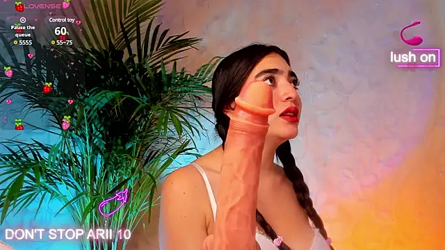 Snapshot of Arii_vega_ chatting on 01/29/25, 11:56 Arii vega online show from 01/29/25, 11:56