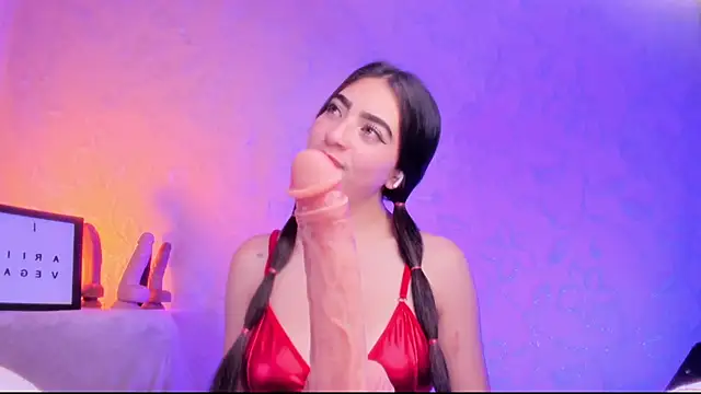 Snapshot of Arii_vega_ chatting on 02/15/25, 04:36 Arii vega online show from 02/15/25, 04:36