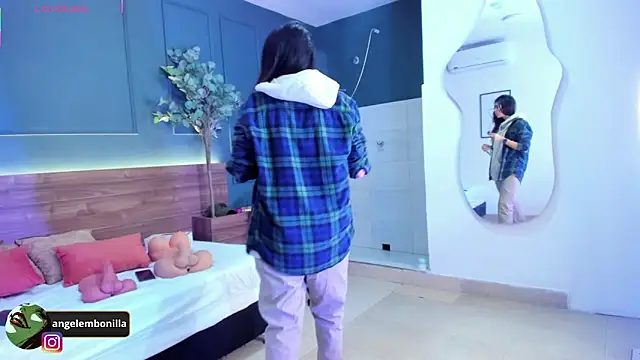 megan morgan01 online show from 10/28/25, 12:15