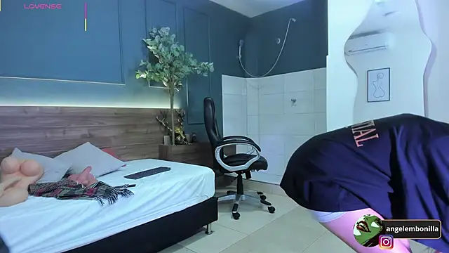 megan morgan01 online show from 11/18/25, 12:30