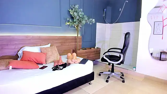 megan morgan01 online show from 10/21/25, 12:43