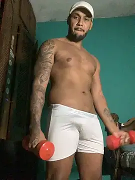 Snapshot of Pinocchiu chatting on 12/12/24, 02:26 Pinocchiu online show from 12/12/24, 02:26