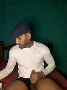 Snapshot of Pinocchiu chatting on 10/10/25, 03:29 Pinocchiu online show from 10/10/25, 03:29