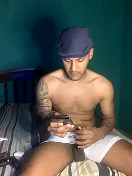 Snapshot of Pinocchiu chatting on 10/13/25, 11:27 Pinocchiu online show from 10/13/25, 11:27