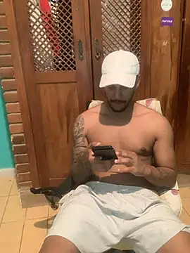 Snapshot of Pinocchiu chatting on 12/17/25, 12:48 Pinocchiu online show from 12/17/25, 12:48