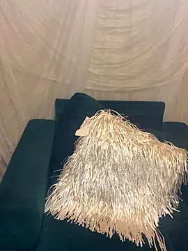 Snapshot of miriase chatting on 10/19/25, 01:08 miriase online show from 10/19/25, 01:08