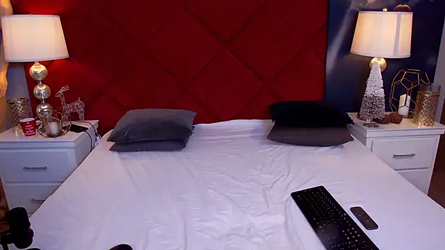 MinnieDrew online show from 12/16/25, 08:02