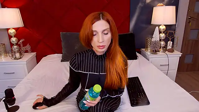 MinnieDrew online show from 11/26/25, 08:09