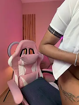 MadeleineSanez online show from 05/07/26, 06:33