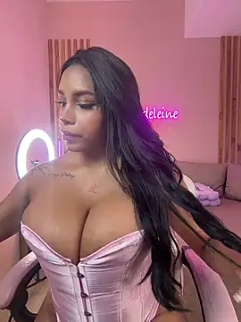 MadeleineSanez online show from 05/05/26, 03:20