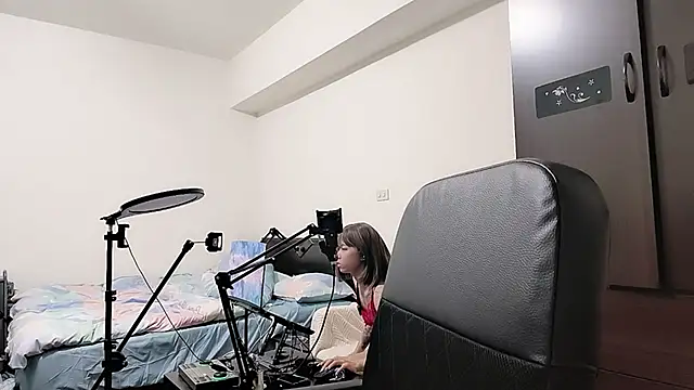 Fine-sand online show from 10/20/25, 03:01