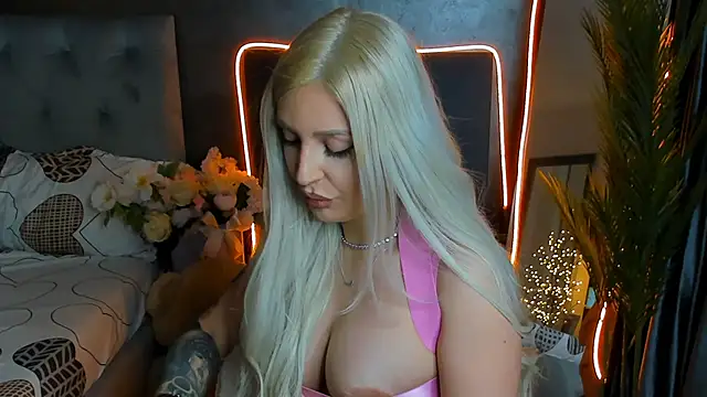 glossy blondegirl online show from 12/16/25, 06:45