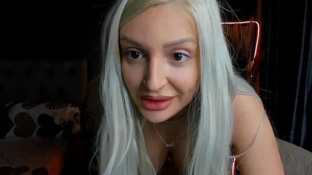 glossy blondegirl online show from 12/15/25, 06:25