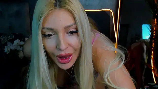 glossy blondegirl online show from 10/07/25, 12:39