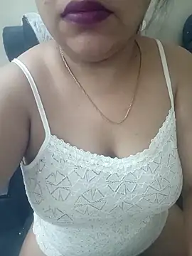 Snapshot of Naughty-Trisha chatting on 09/19/25, 07:01 Naughty-Trisha online show from 09/19/25, 07:01