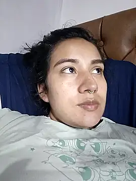 Snapshot of Hellen_Alex chatting on 05/04/26, 01:14 Hellen Alex online show from 05/04/26, 01:14