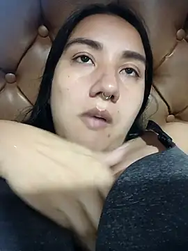 Snapshot of Hellen_Alex chatting on 04/22/26, 02:02 Hellen Alex online show from 04/22/26, 02:02