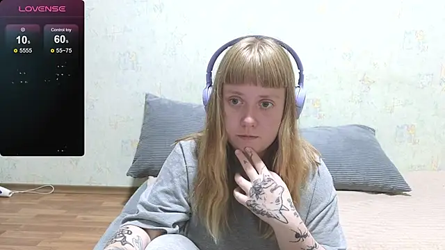 Snapshot of June_shy0 chatting on 07/08/26, 06:58 June shy0 online show from 07/08/26, 06:58
