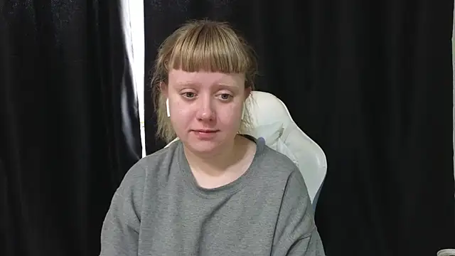 June shy0 online show from 03/08/26, 08:28